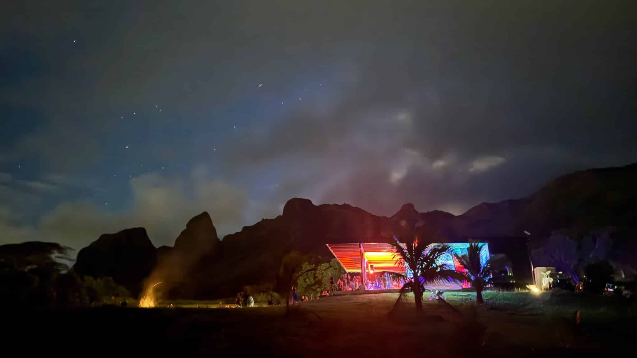 movement temple in hawaii, photo at night under the stars